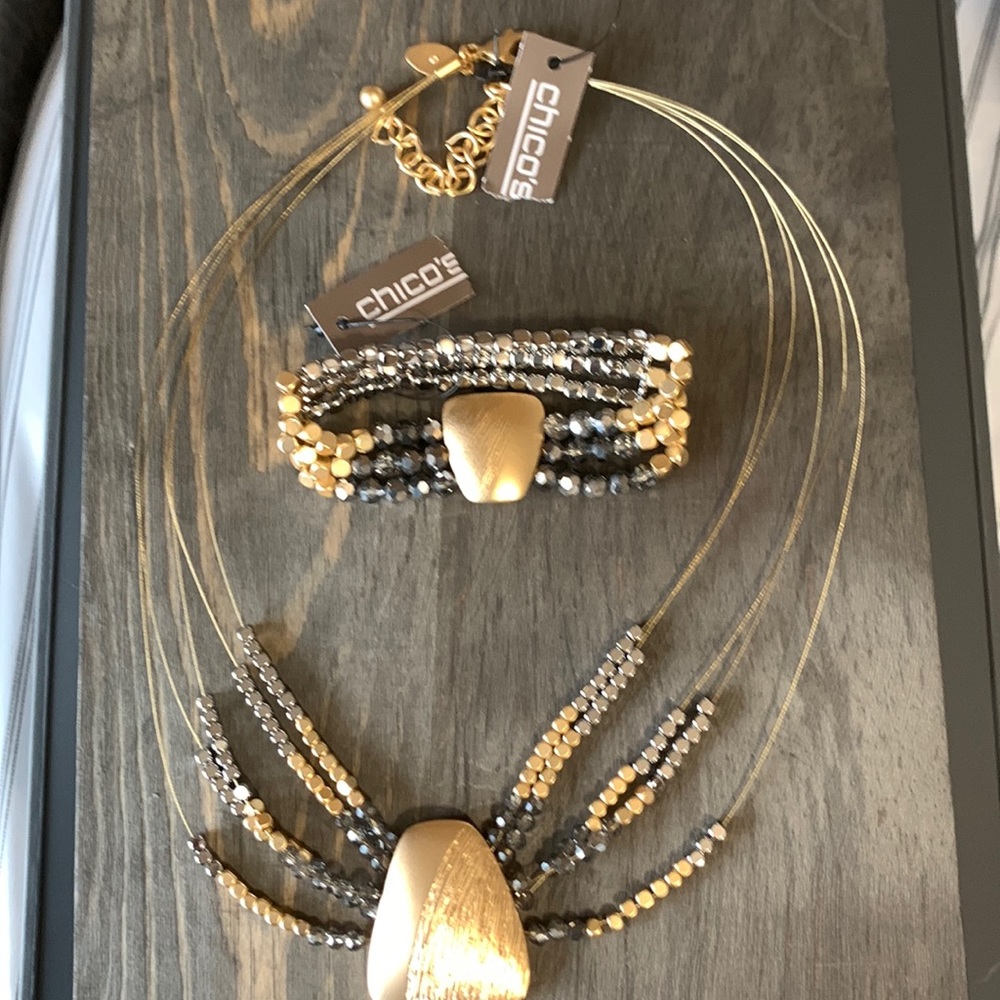 Chico’s NEW necklace and bracelet